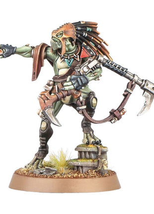 Dit is een afbeelding van het miniatuur Kroot Trail Shaper - Tau Empire voor het spel Warhammer, te koop bij Tabletop Miniature Wargames spellenwinkel Speldorado in delft