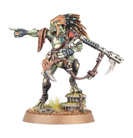 Dit is een afbeelding van het miniatuur Kroot Trail Shaper - Tau Empire voor het spel Warhammer, te koop bij Tabletop Miniature Wargames spellenwinkel Speldorado in delft