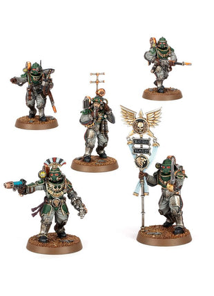 Dit is een afbeelding van het miniatuur Tactical Command Section - Solar Auxilia voor het spel Warhammer, te koop bij Tabletop Miniature Wargames spellenwinkel Speldorado in delft