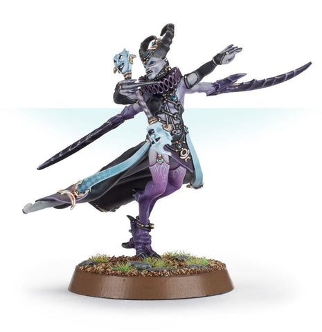 Dit is een afbeelding van het miniatuur The Masque - Hedonites of Slaanesh voor het spel Warhammer, te koop bij Tabletop Miniature Wargames spellenwinkel Speldorado in delft
