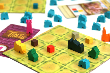 Dit is een foto van het spel Tiny Towns te koop bij Speldorado Spellenwinkel Delft