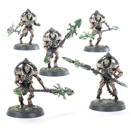 Dit is een afbeelding van het miniatuur Triarch Praetorians - Necrons voor het spel Warhammer, te koop bij Tabletop Miniature Wargames spellenwinkel Speldorado in delft