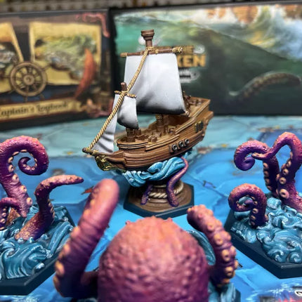 Dit is een foto van het spel Feed the Kraken - EN te koop bij Speldorado Spellenwinkel Delft