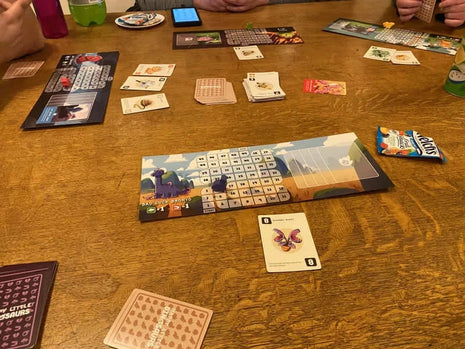 Dit is een foto van het spel Happy Little Dinosaurs NL te koop bij Speldorado Spellenwinkel Delft