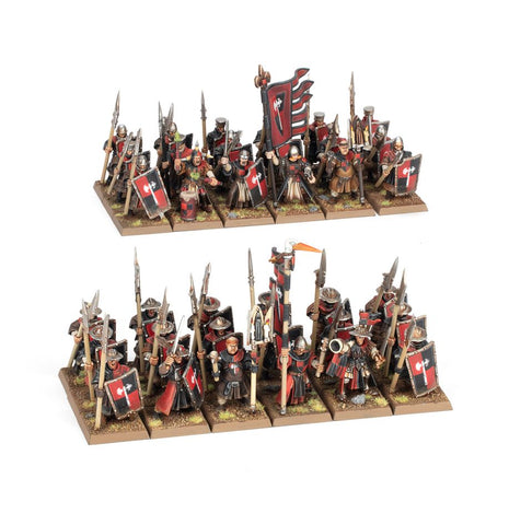 Dit is een afbeelding van het miniatuur Men-At-Arms - Kingdom of Bretonnia voor het spel Warhammer, te koop bij Tabletop Miniature Wargames spellenwinkel Speldorado in delft