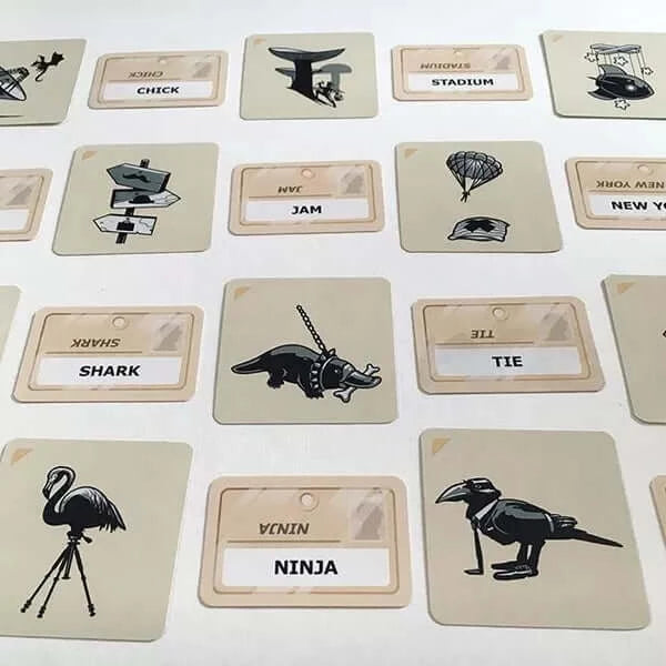 Dit is een foto van het spel Codenames Pictures te koop bij Speldorado Spellenwinkel Delft