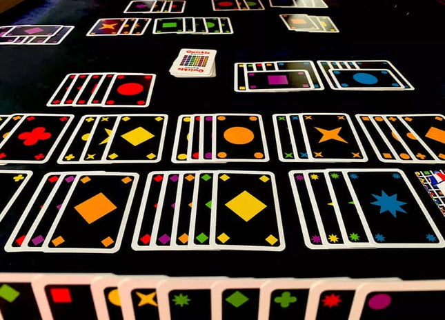 Dit is een foto van het spel Qwirkle Cards te koop bij Speldorado Spellenwinkel Delft