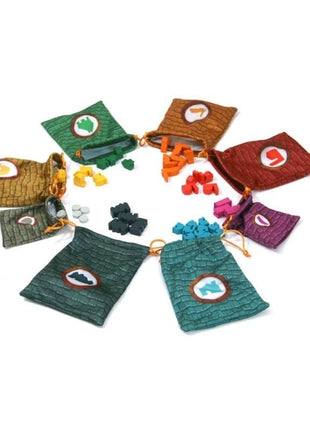 Dit is een foto van het spel Tiny Towns luxe set gebouwenzakjes te koop bij Speldorado Spellenwinkel Delft