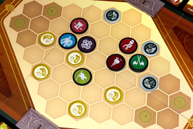 Dit is een foto van het spel War Chest EN te koop bij Speldorado Spellenwinkel Delft