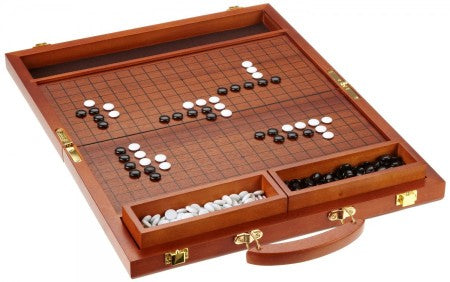 Dit is een foto van het spel Go Koffer, Mahonie te koop bij Speldorado Spellenwinkel Delft