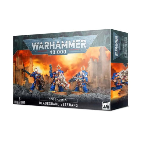 Dit is een afbeelding van het miniatuur Bladeguard Veterans - Space Marines voor het spel Warhammer, te koop bij Tabletop Miniature Wargames spellenwinkel Speldorado in delft