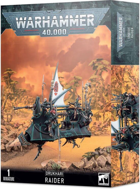 Dit is een afbeelding van het miniatuur Raider - Drukhari voor het spel Warhammer, te koop bij Tabletop Miniature Wargames spellenwinkel Speldorado in delft