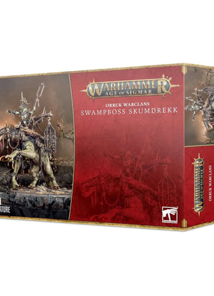 Dit is een afbeelding van het miniatuur Swampboss Skumdrekk - Orruk Warclans voor het spel Warhammer, te koop bij Tabletop Miniature Wargames spellenwinkel Speldorado in delft