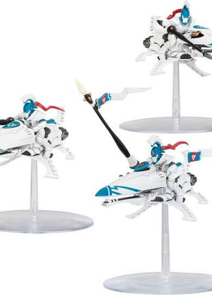 Dit is een afbeelding van het miniatuur Shining Spears - Aeldari voor het spel Warhammer, te koop bij Tabletop Miniature Wargames spellenwinkel Speldorado in delft