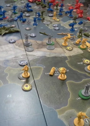 Dit is een foto van het spel Axis And Allies Europe 1940 te koop bij Speldorado Spellenwinkel Delft