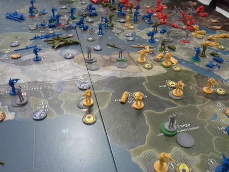 Dit is een foto van het spel Axis And Allies Europe 1940 te koop bij Speldorado Spellenwinkel Delft