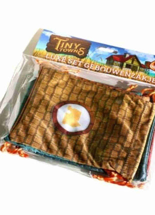 Dit is een foto van het spel Tiny Towns luxe set gebouwenzakjes te koop bij Speldorado Spellenwinkel Delft